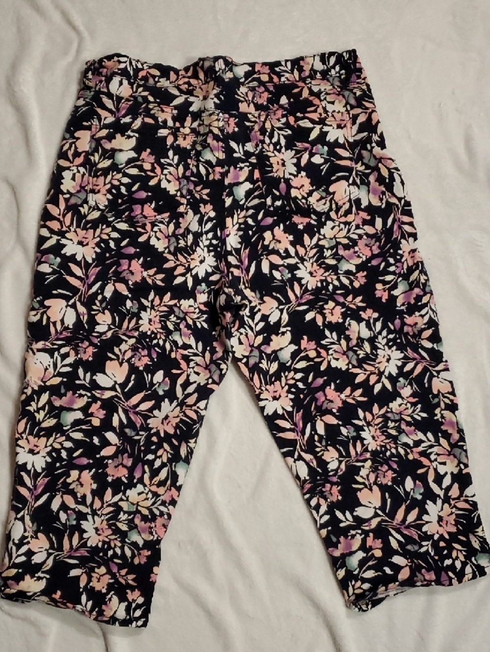Gloria Vanderbilt Black Capri Pants with Pastel Floral Trim - Picture 3 of 3